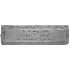 Mbajtëse qiri memorial — Në kujtim të një jete